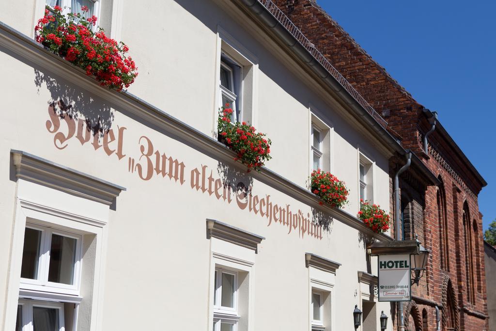 Up Hus Hotel Neuruppin Extérieur photo