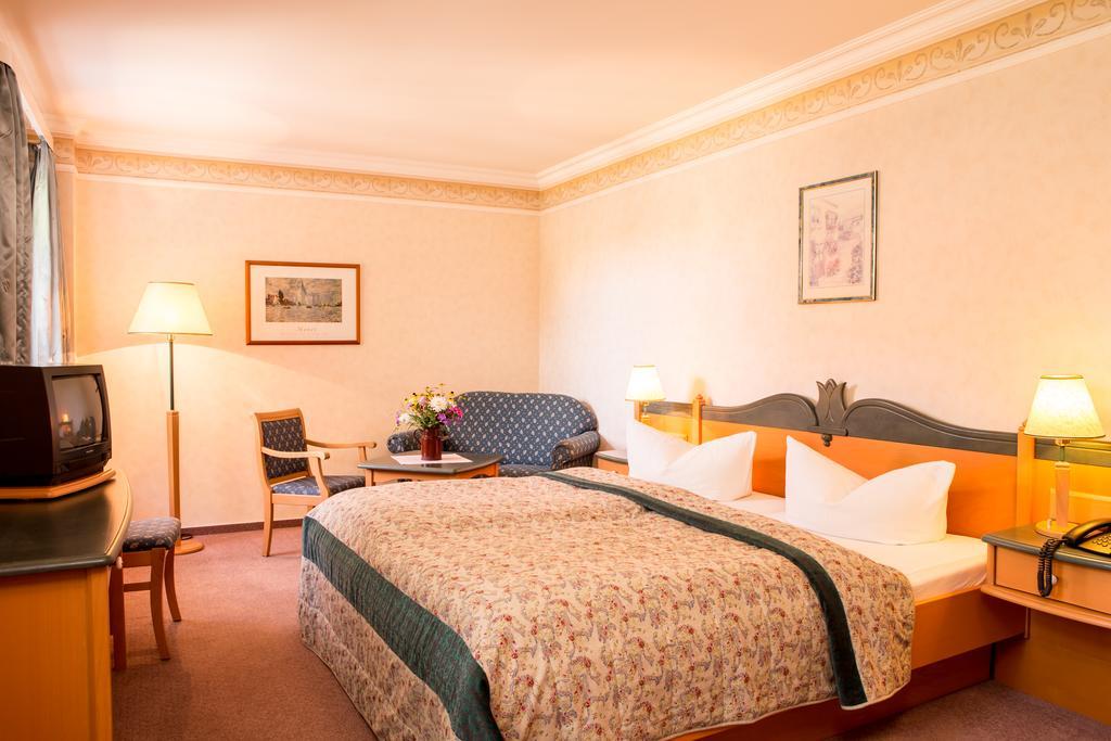 Up Hus Hotel Neuruppin Extérieur photo